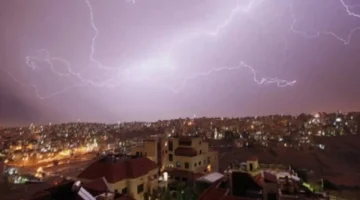 موجة رعدية تضرب العاصمة والزرقاء وسط تحذيرات من صواعق جوية وسيول محتملة